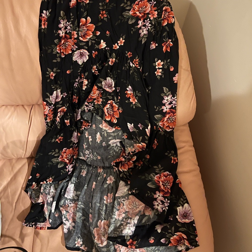 Floral skirt perfect for all occasions.with a elastic waistband.